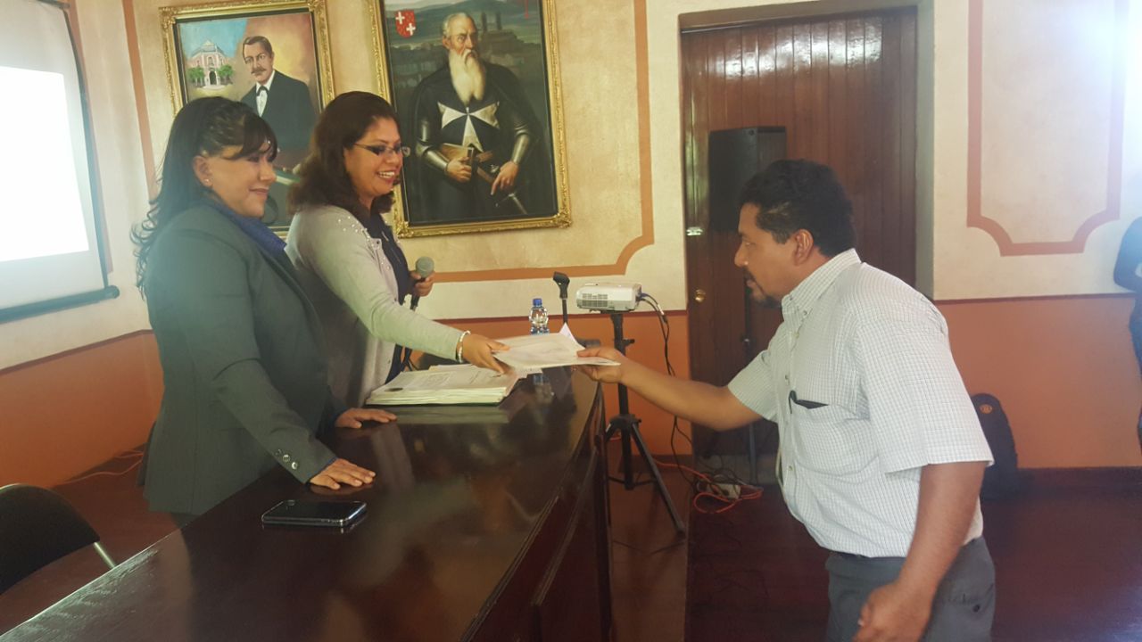 Entrega regidora de la capital 25 escrituras del “Formalizando tu Patrimonio”